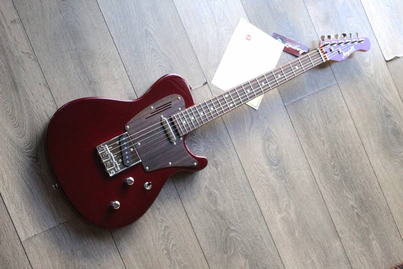 MAGNETO U-ONE Series | UT-Wave Classic UT-2300, Metallic Red, GIGBAG, 3, 26 KG