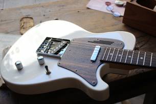 MAGNETO U-ONE Series | UT-Wave Classic UT-2300,Metallic Pearl White,GIGBAG, 3, 26 KG