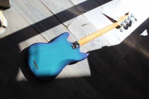 FENDER Vintera II '70s Competition Mustang Bass, Competition Burgundy, Slab Rosewood GIGBAG, 3, 74 KG