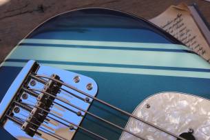 FENDER Vintera II '70s Competition Mustang Bass, Competition Burgundy, Slab Rosewood GIGBAG, 3, 74 KG