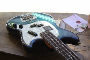FENDER Vintera II '70s Competition Mustang Bass, Competition Burgundy, Slab Rosewood GIGBAG, 3, 74 KG