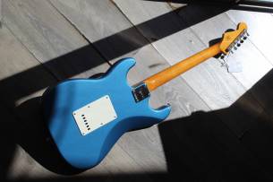 SQUIER Limited Edition Classic Vibe '60s Stratocaster HSS, Lake Placid Blue, 4, 02 KG