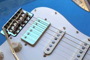 SQUIER Limited Edition Classic Vibe '60s Stratocaster HSS, Lake Placid Blue, 4, 02 KG