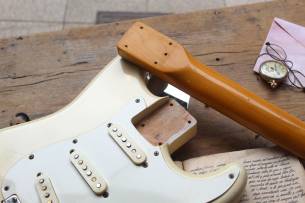 SQUIER Made In Japan 1984 ´60s Stratocaster Olympic White with Hardcase, A JEWEL!!!!