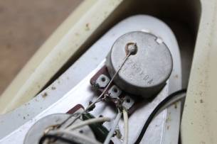 SQUIER Made In Japan 1984 ´60s Stratocaster Olympic White with Hardcase, A JEWEL!!!!