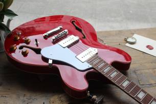 VINTAGE VSA500P Boulevard Red, 3, 66 KG