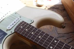 FENDER Vintera II '60s Stratocaster with Rosewood Fretboard, Olympic White, GIGBAG, 3, 60 KG