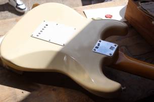FENDER Vintera II '60s Stratocaster with Rosewood Fretboard, Olympic White, GIGBAG, 3, 60 KG