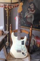 FENDER Vintera II '60s Stratocaster with Rosewood Fretboard, Olympic White, GIGBAG, 3, 60 KG