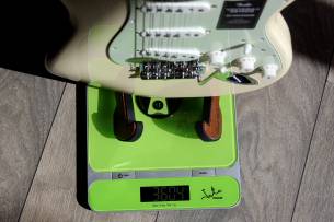 FENDER Vintera II '60s Stratocaster with Rosewood Fretboard, Olympic White, GIGBAG, 3, 60 KG