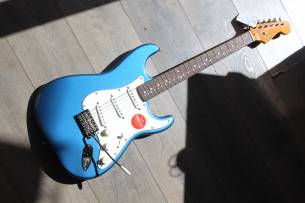 SQUIER Classic Vibe '60s Stratocaster, Lake Placid Blue. Indian Laurel, 3, 26 KG by FENDER