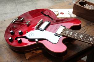EPIPHONE Riviera, Sparkling Burgundy,3, 71 KG