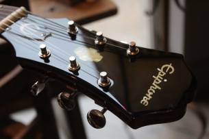 EPIPHONE Riviera, Sparkling Burgundy,3, 71 KG