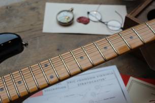 Fender Stories Collection Eric Johnson 1954 “Virginia” Stratocaster, Maple Fingerboard, 2-Color Sunburst, HARDCASE