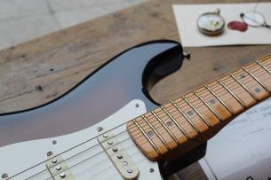 Fender Stories Collection Eric Johnson 1954 “Virginia” Stratocaster, Maple Fingerboard, 2-Color Sunburst, HARDCASE
