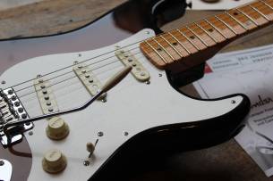 Fender Stories Collection Eric Johnson 1954 “Virginia” Stratocaster, Maple Fingerboard, 2-Color Sunburst, HARDCASE