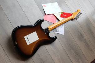 Fender Stories Collection Eric Johnson 1954 “Virginia” Stratocaster, Maple Fingerboard, 2-Color Sunburst, HARDCASE