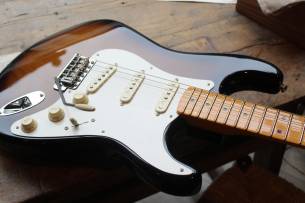 Fender Stories Collection Eric Johnson 1954 “Virginia” Stratocaster, Maple Fingerboard, 2-Color Sunburst, HARDCASE