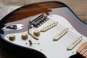 Fender Stories Collection Eric Johnson 1954 “Virginia” Stratocaster, Maple Fingerboard, 2-Color Sunburst, HARDCASE