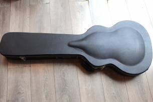 GUILD Starfire Bass II Cherry Red (Discontinued) with Guild Hardcase, 4, 19 KG