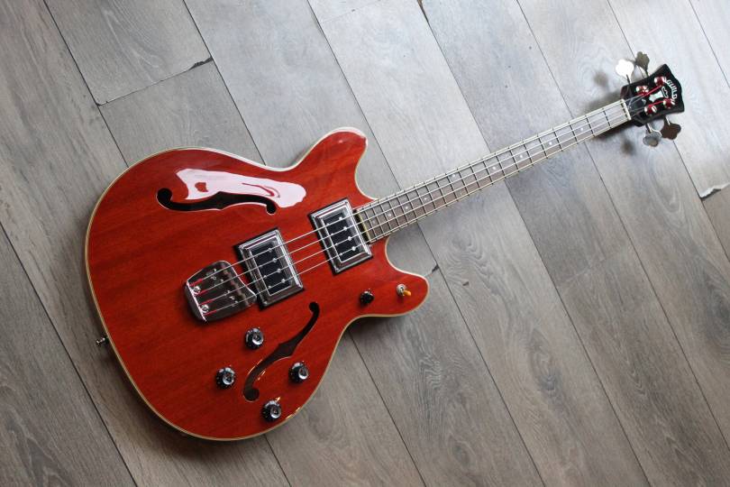 GUILD Starfire Bass II Cherry Red (Discontinued) with Guild Hardcase, 4, 19 KG