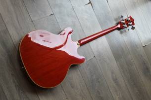 GUILD Starfire Bass II Cherry Red (Discontinued) with Guild Hardcase, 4, 19 KG