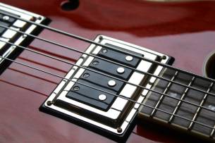 GUILD Starfire Bass II Cherry Red (Discontinued) with Guild Hardcase, 4, 19 KG