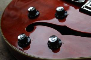 GUILD Starfire Bass II Cherry Red (Discontinued) with Guild Hardcase, 4, 19 KG