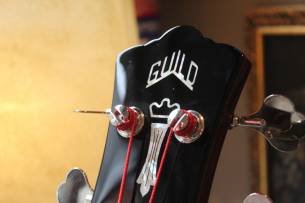 GUILD Starfire Bass II Cherry Red (Discontinued) with Guild Hardcase, 4, 19 KG