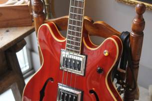GUILD Starfire Bass II Cherry Red (Discontinued) with Guild Hardcase, 4, 19 KG