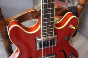 GUILD Starfire Bass II Cherry Red (Discontinued) with Guild Hardcase, 4, 19 KG