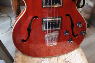 GUILD Starfire Bass II Cherry Red (Discontinued) with Guild Hardcase, 4, 19 KG