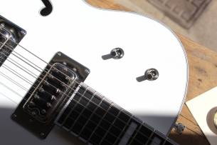 GRETSCH G7593T Billy Duffy Signature Falcon, Bigsby, Ebony Fingerboard, White, Lacquer, HARDCASE, 2, 88 KG
