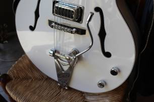 GRETSCH G7593T Billy Duffy Signature Falcon, Bigsby, Ebony Fingerboard, White, Lacquer, HARDCASE, 2, 88 KG