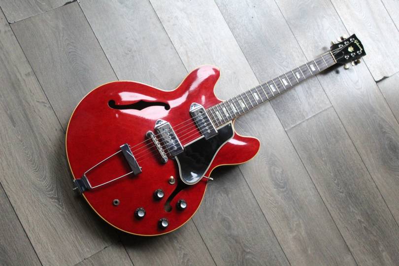 GIBSON ES-330 Cherry Original of 1966, HARDCASE