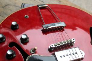 GIBSON ES-330 Cherry Original of 1966, HARDCASE
