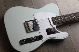 FENDER American Performer Telecaster with Rosewood Fretboard Satin Sonic Blue