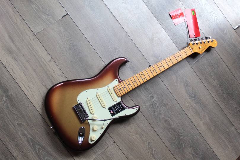 FENDER "American Ultra Stratocaster, Maple, Mocha Burst" HARDCASE, PAPERS, 3, 69 KG