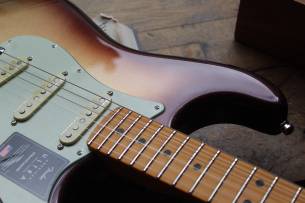 FENDER "American Ultra Stratocaster, Maple, Mocha Burst" HARDCASE, PAPERS, 3, 69 KG