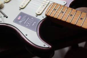 FENDER "American Ultra Stratocaster, Maple, Mocha Burst" HARDCASE, PAPERS, 3, 69 KG