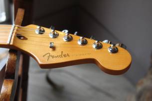 FENDER "American Ultra Stratocaster, Maple, Mocha Burst" HARDCASE, PAPERS, 3, 69 KG