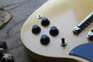 MAYBACH Albatroz '65-2 TV Yellow Aged ,HARDCASE, 2, 1 KG