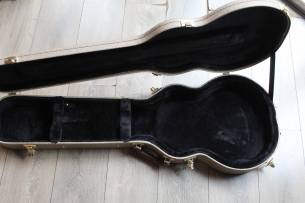 HAGSTROM Super Swede Crimson Flame, HARDCASE, 3, 80 KG