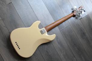 SIRE P5R Alder Five Strings Vintage White, 4, 57 KG