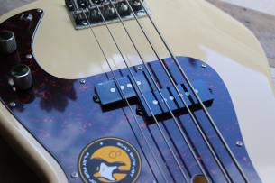 SIRE P5R Alder Five Strings Vintage White, 4, 57 KG