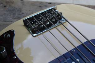 SIRE P5R Alder Five Strings Vintage White, 4, 57 KG