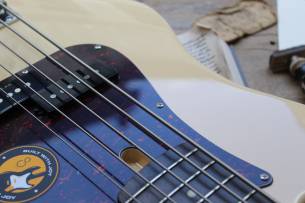 SIRE P5R Alder Five Strings Vintage White, 4, 57 KG