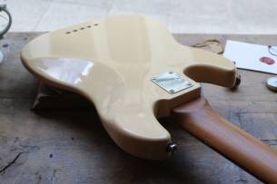 SIRE P5R Alder Five Strings Vintage White, 4, 57 KG