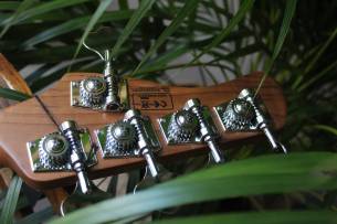 SIRE P5R Alder Five Strings Vintage White, 4, 57 KG