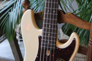 SIRE P5R Alder Five Strings Vintage White, 4, 57 KG